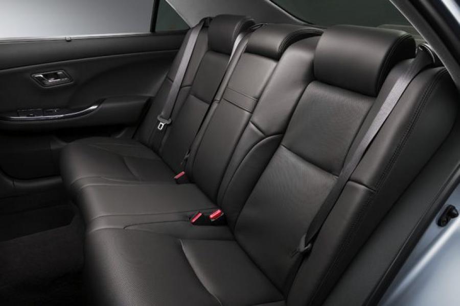  Toyota Crown Hybrid Concept 2007 года  (фото 10 из 17)